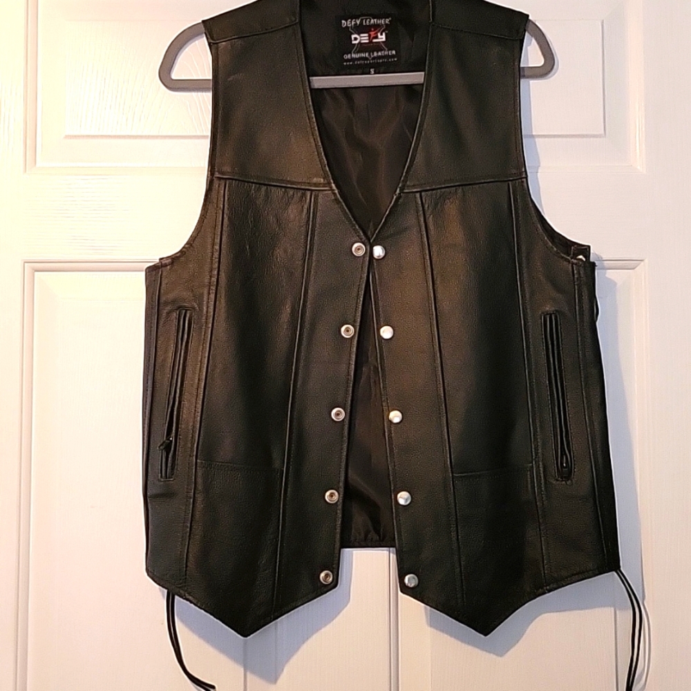 Leather Motorcycle Vest with pockets on both sides Mens Sz S Womens Sz M/L